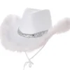 Cowboyhat i hvid med fjerkant og pailletter