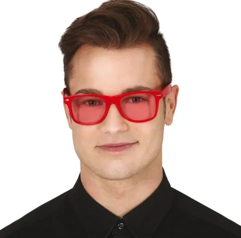 Solbrille i rød med røde glas
